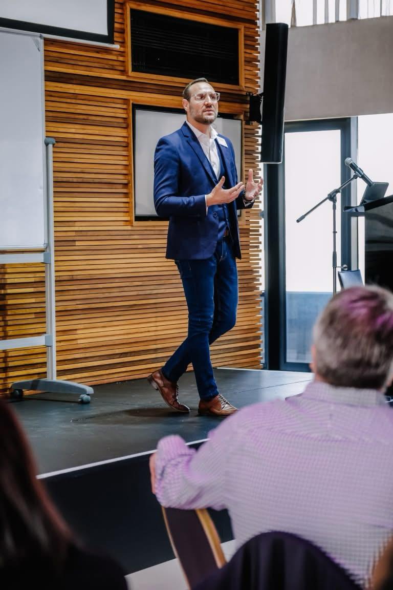 Huntley - Lead Sales Transformation Expert